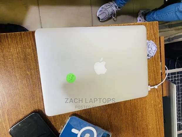 Laptop Apple MacBook Pro 8GB Intel Core I5 SSD 256GB · Photo 1