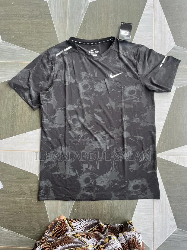Nike Black With Grey Patterned Design · Photo 1