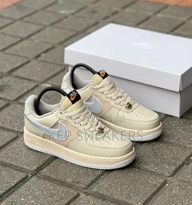 Nike Airforce 1 Custom Beige · Photo 1