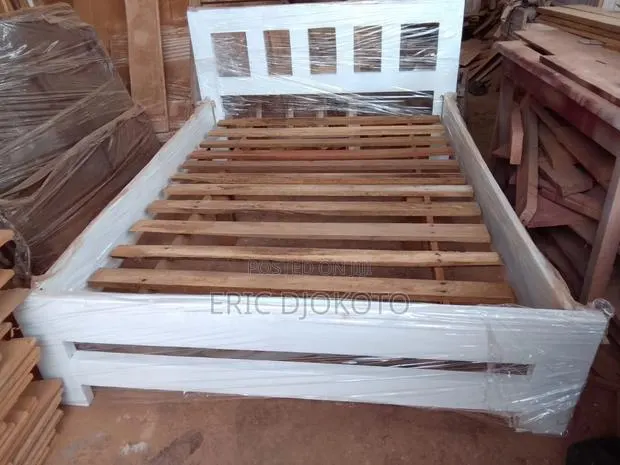 Vertical White Double Bed 54x75 Inches · Photo 1