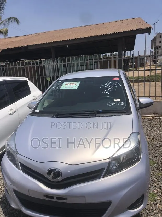 Toyota Vitz 2014 Pearl · Photo 1