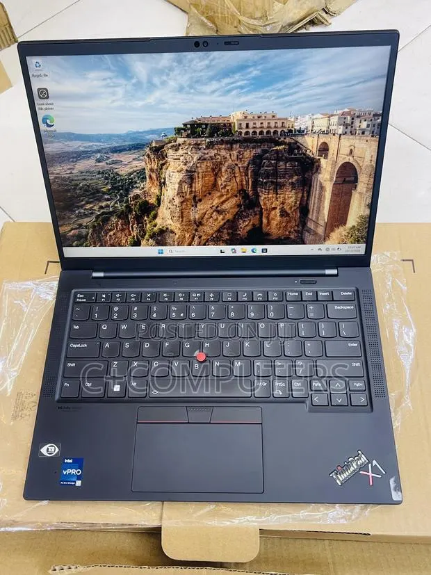 New Laptop Lenovo ThinkPad X1 Carbon 32GB Intel Core i7 SSD 512GB · Photo 1