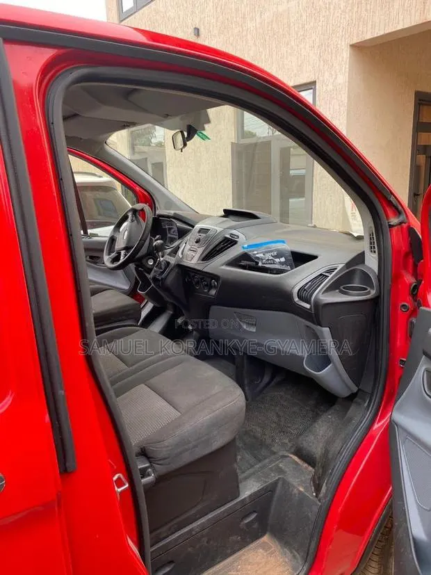 Ford Transit 2016 Red · Photo 1