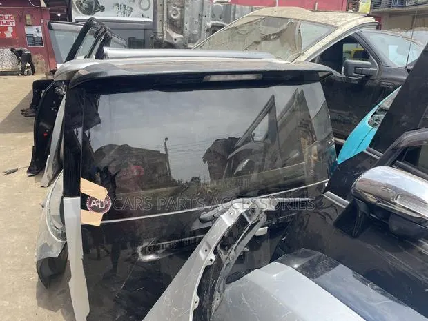 Toyota Voxy 2010 Back Boot · Photo 1