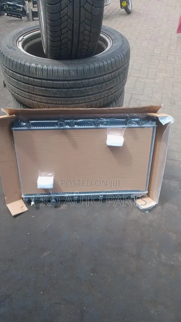 Honda Cr-v Brand New Radiator 23 -25 · Photo 1