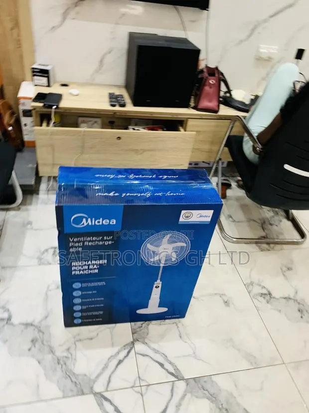 Ultra Modern Midea 18-Inch Rechargeable Stand Fan · Photo 1