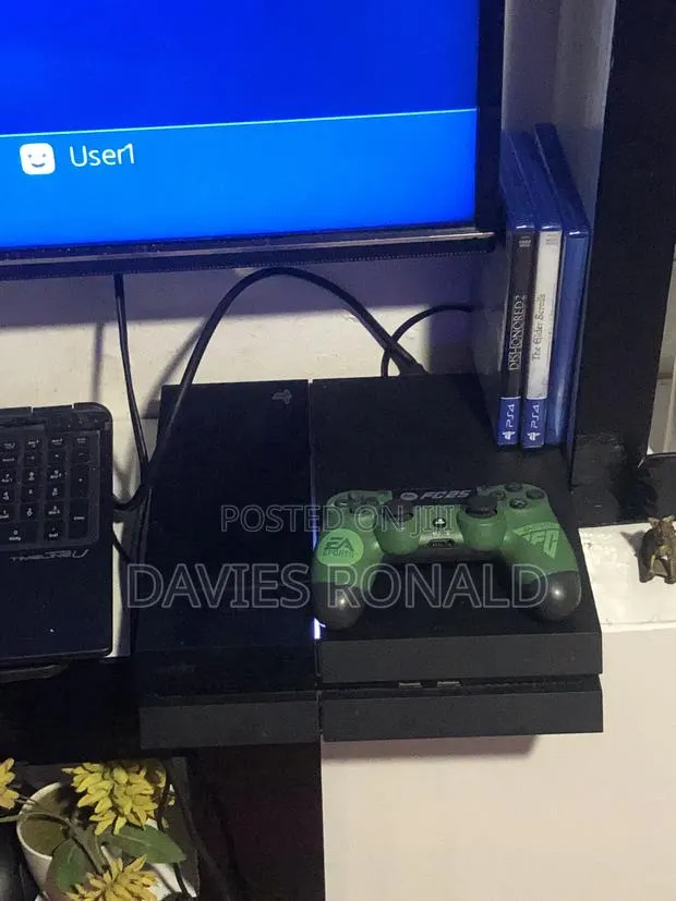 Play Station 4 · Photo 1