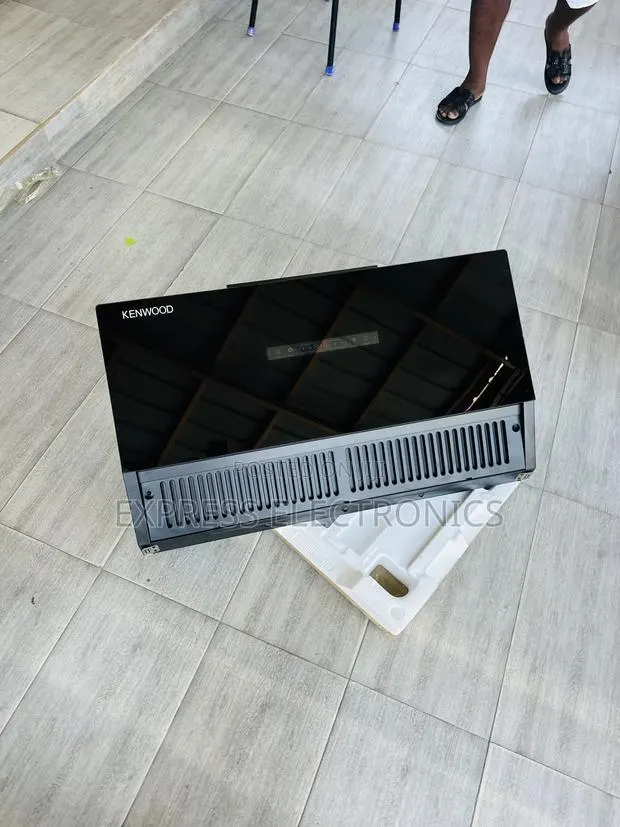 Grab the New Kenwood 90cm Mirror Black Finish Extractor · Photo 1