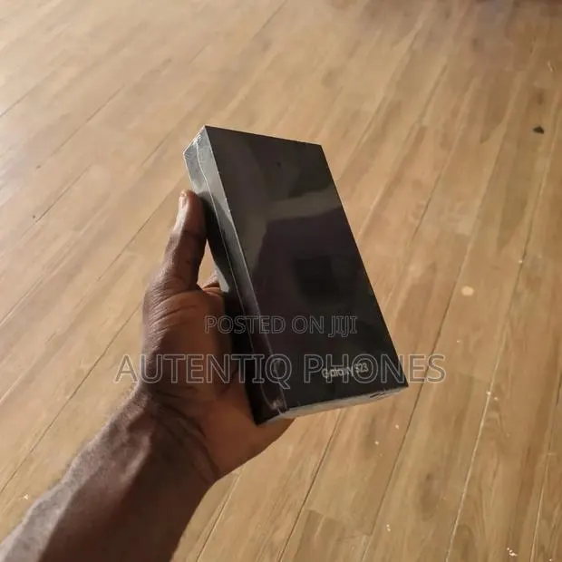 New Samsung Galaxy S23 128 GB Black · Photo 1