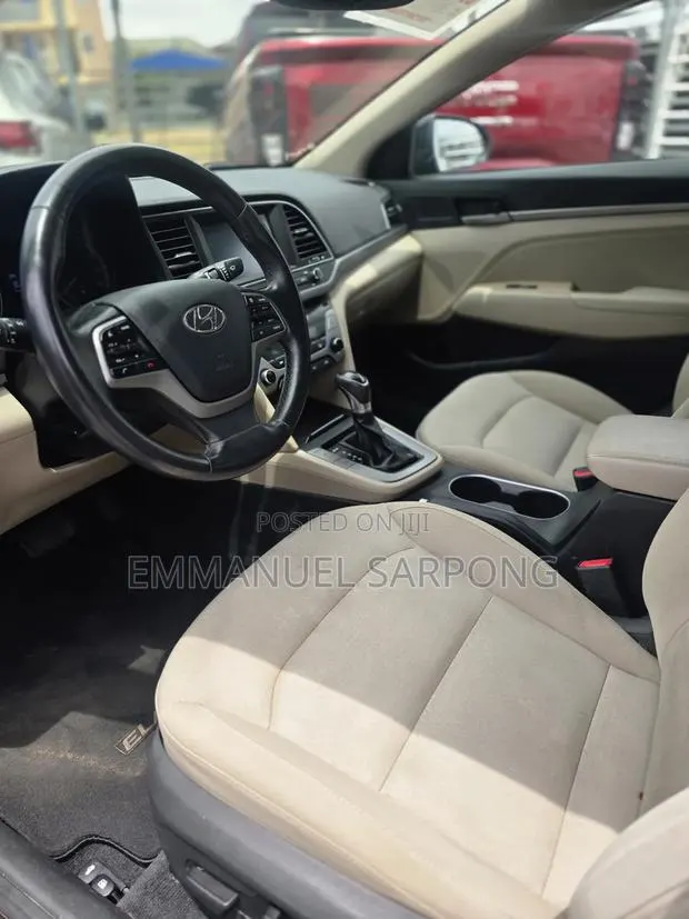 Hyundai Elantra 2017 Black · Photo 8