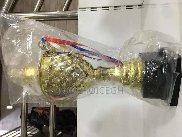36m Football Trophy · Photo 1