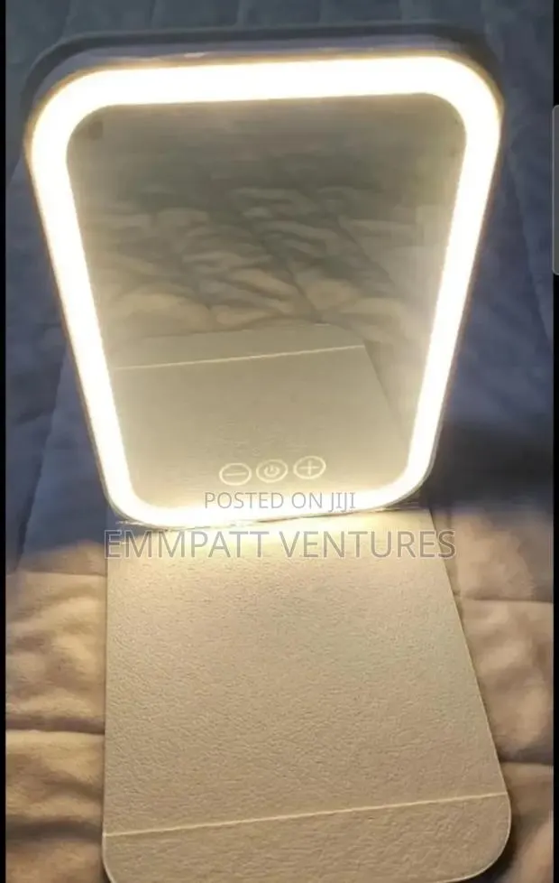 Portable Durable Rechargeable Led Travelling Mirror · Photo 1