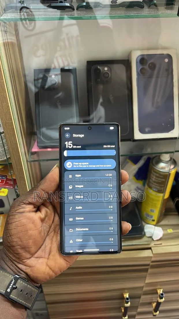 Google Pixel 7 Pro 256 GB Black · Photo 1