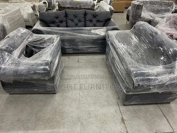Morden Black Living Room Sofa Shape With Diamond Button · Photo 1