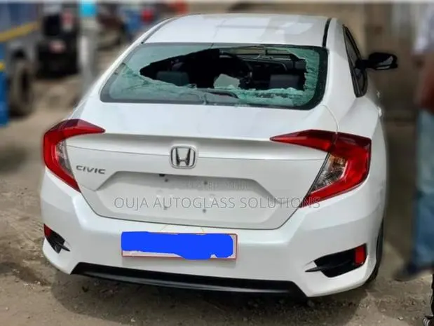 Honda Civic Rear Window Glass Available · Photo 1
