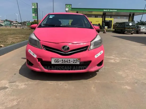 Toyota Vitz 1.3 FWD 3dr 2012 Pink