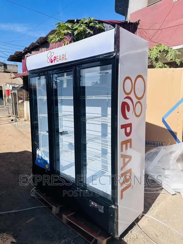 Durable Build Sleek White Pearl PVC-150 Display Fridge · Photo 1