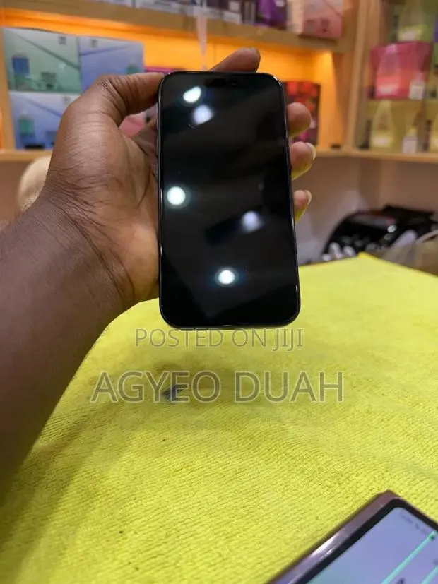Apple iPhone 15 Pro 128 GB White · Photo 1