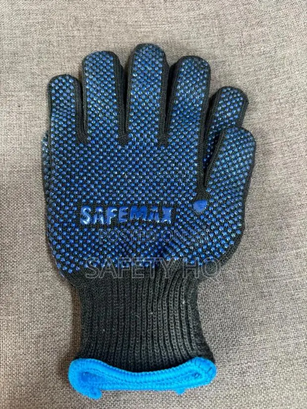 Dotted Glove · Photo 1