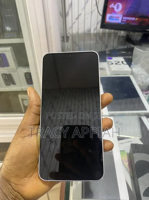 Samsung Galaxy S24+ 256 GB White · Photo 1