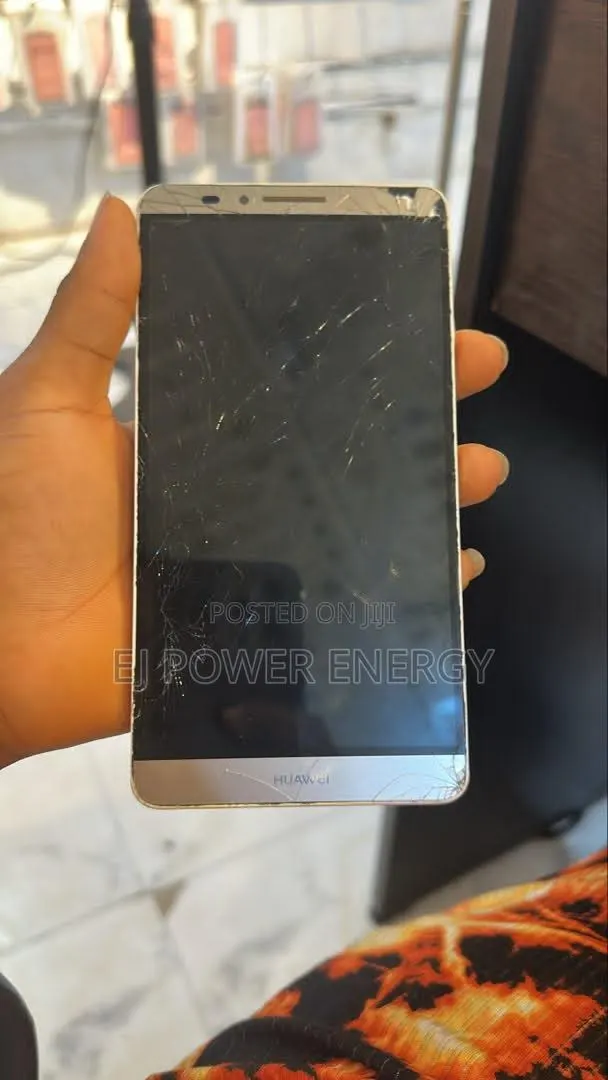 All iPhone and Samsung Screens Replacement · Photo 4
