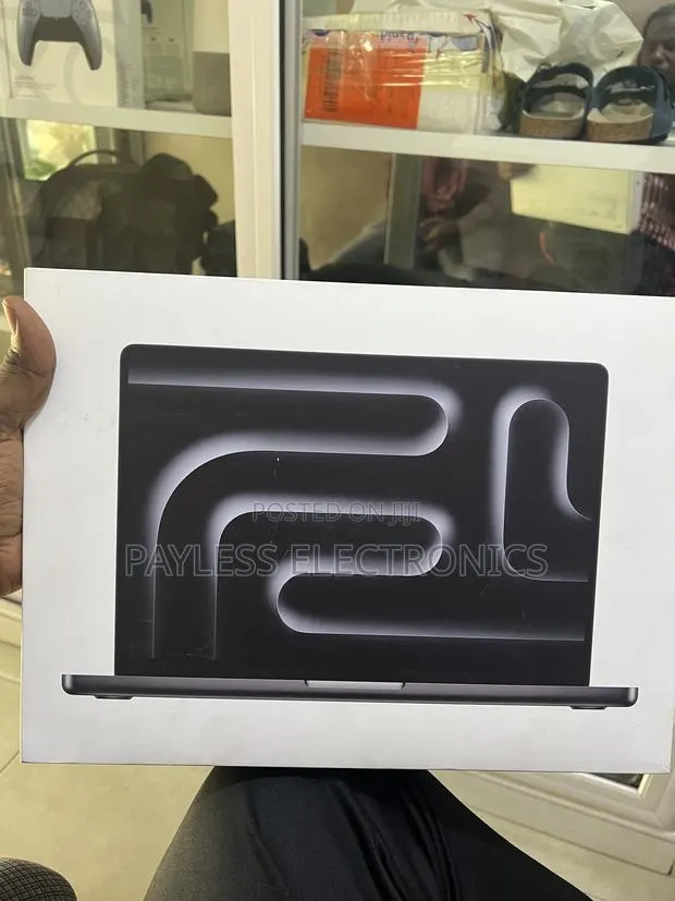 New Laptop Apple MacBook Pro 2025 M5 24GB Apple M5 SSD 1T · Photo 1