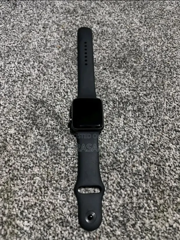 Apple Watch Series 4 · Photo 1