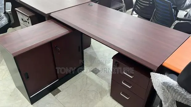 Brown L Shaped Desk · Photo 1