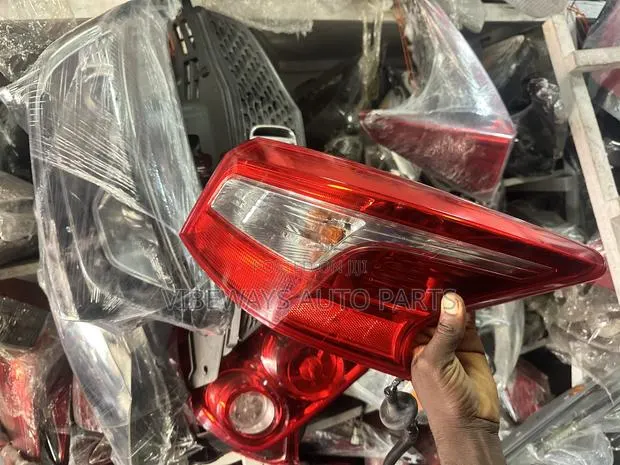 Nissan Sentra 2016-2017-2018 Taillight Original Used · Photo 1