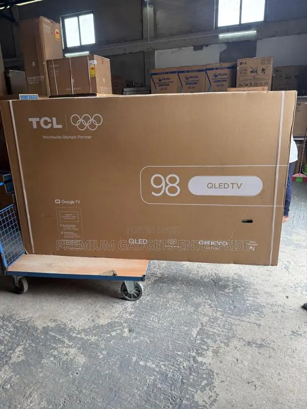 TCL 98P8K UHD HVA Panel, QLED 98" 144Hz Native Refresh Rate Google · Photo 1
