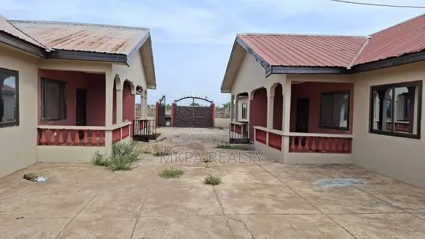 8bdrm Block of Flats in Mkpa Realty, Tamale Municipal for sale · Photo 1