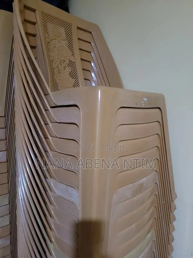 Armless Plastic Chairs · Photo 1