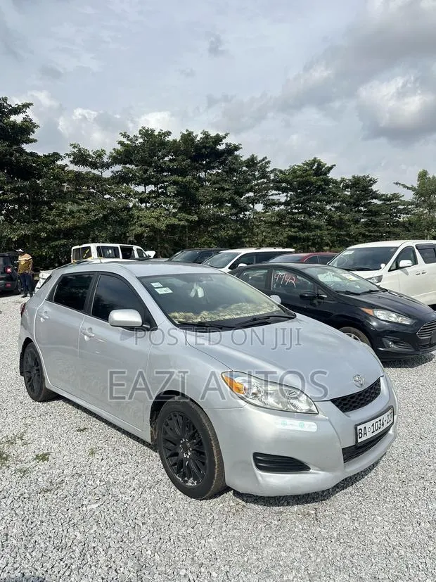Toyota Matrix 2011 Silver · Photo 1