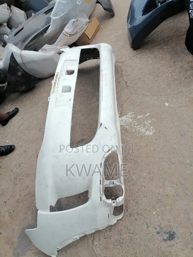 Mitsubishi Outlander Front Bumper · Photo 1