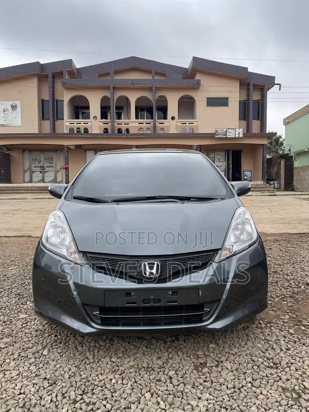 Honda Fit Automatic 2012 Gray