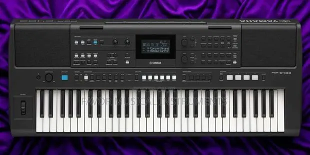 Yamaha E483 Keyboard · Photo 1
