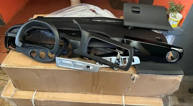 Brand New 2014 - 2018 Toyota Vitz Dashboards · Photo 2
