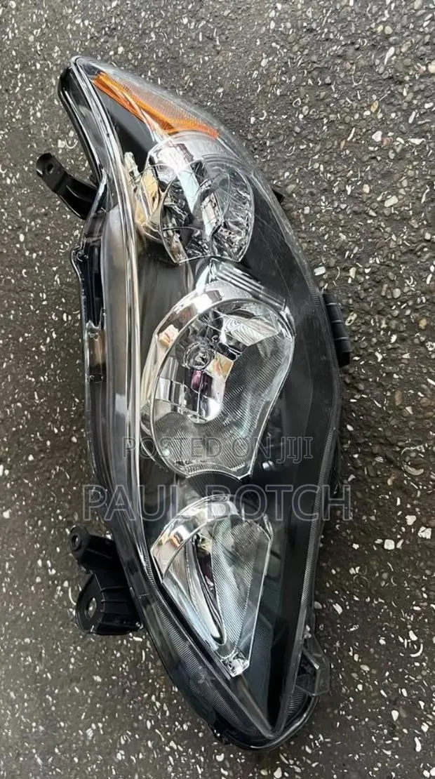 2011–2013 Toyota Corolla Headlight · Photo 2