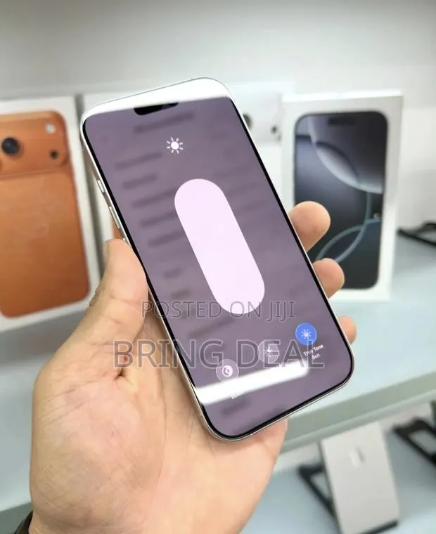 Apple iPhone 16 Pro Max 256 GB White · Photo 1