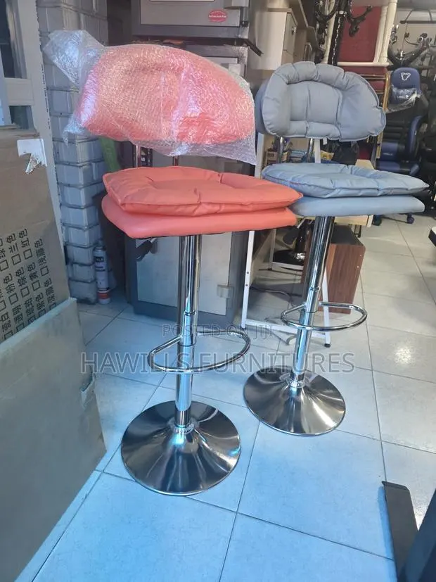 Adjustable Bar Stool Features a Double Padded Scalloped Backrest. · Photo 1