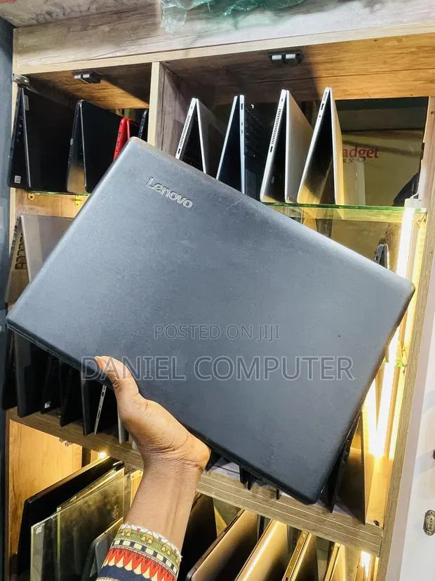 Laptop Lenovo IdeaPad 110 4GB Intel Celeron HDD 500GB · Photo 1