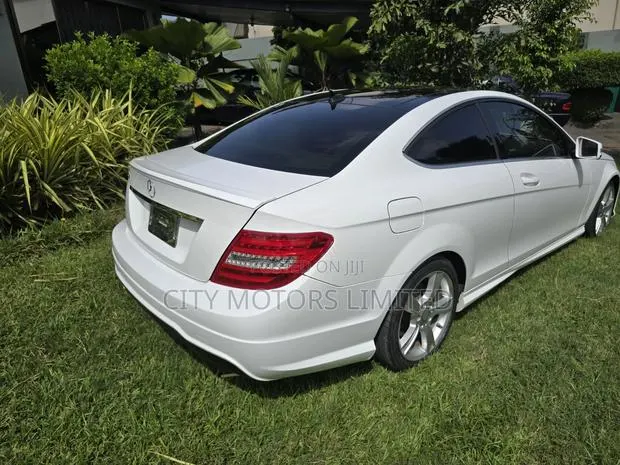 Mercedes-Benz C250 2015 White · Photo 1