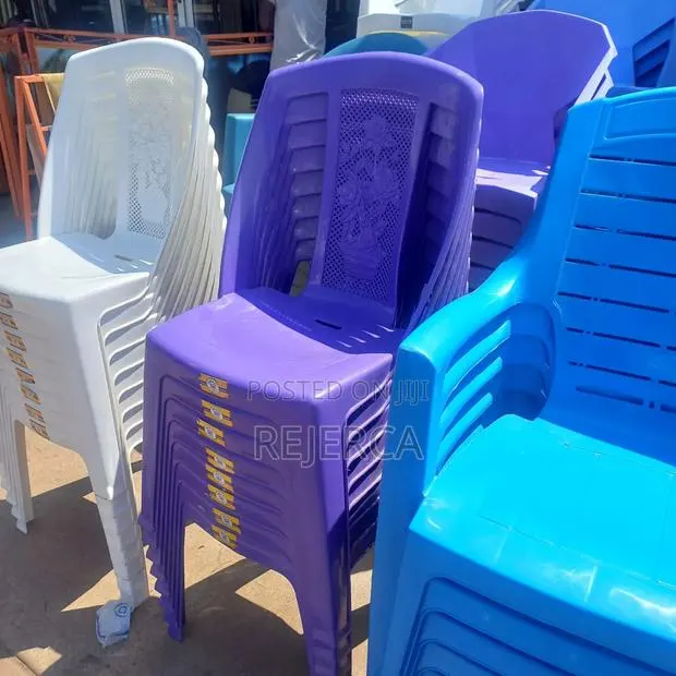 Arimless Plastic Chair · Photo 1