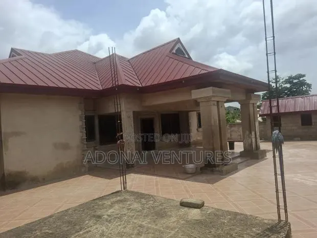 5bdrm House in Sokoban Apaaso, Kumasi Metropolitan for sale · Photo 1