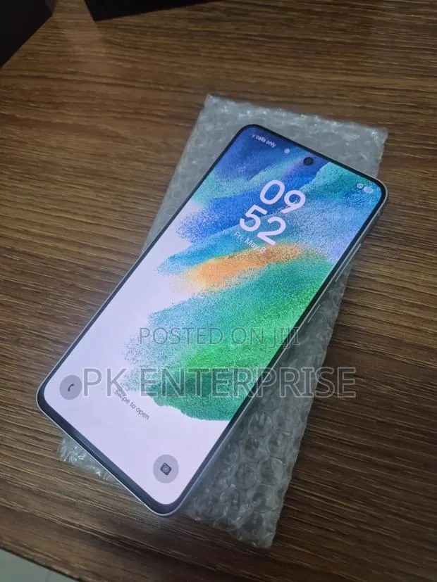 New Samsung Galaxy S21 FE 5G 128 GB Green · Photo 1