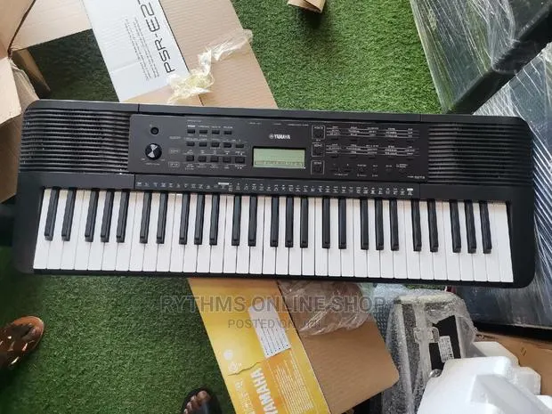 Yamaha PSR E273 Keyboard · Photo 1