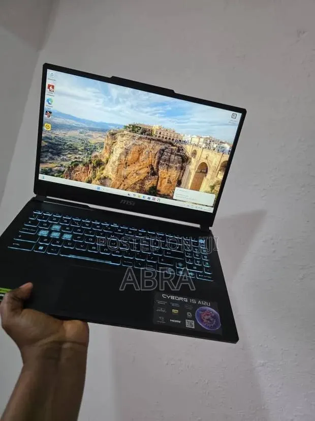 Laptop MSI Cyborg 15 16GB Intel Core i7 SSD 1T · Photo 1