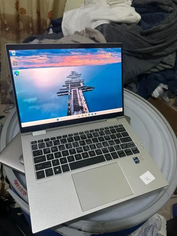 Laptop HP Elite x360 830 G10 32GB Intel Core i7 SSD 1T · Photo 1