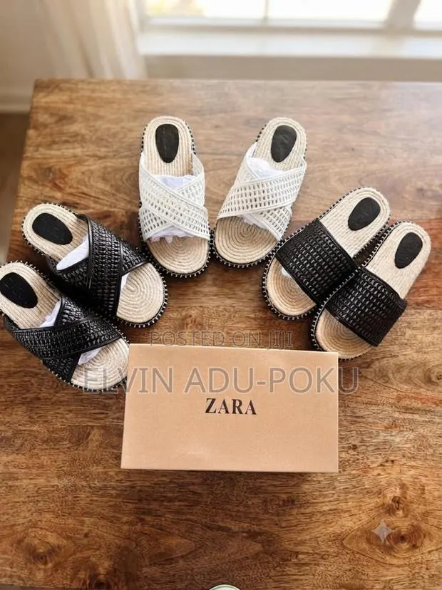 Zara Casual Outdoor Slippers , SWIPE >> · Photo 1