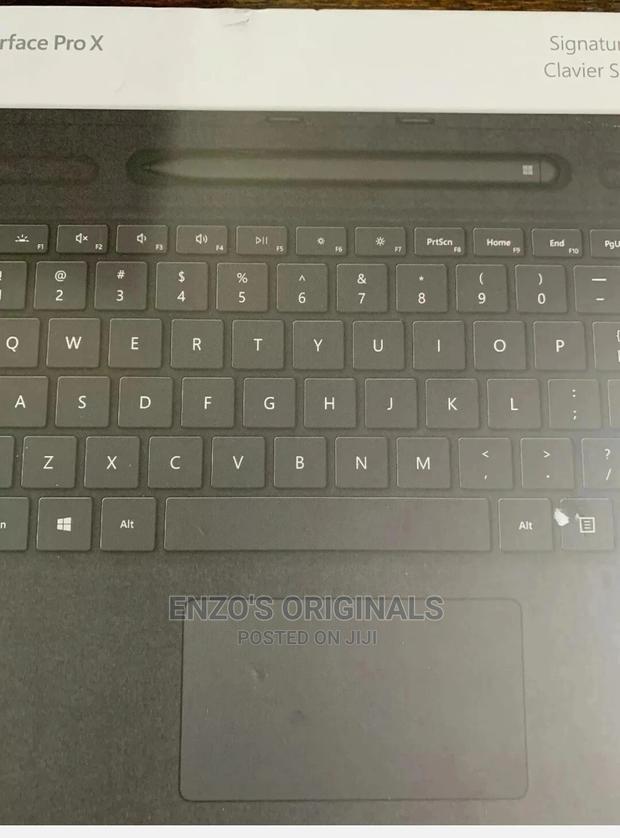 Microsoft Surface Pro 8 And Pro X Type Cover With Slim Pen · Photo 3